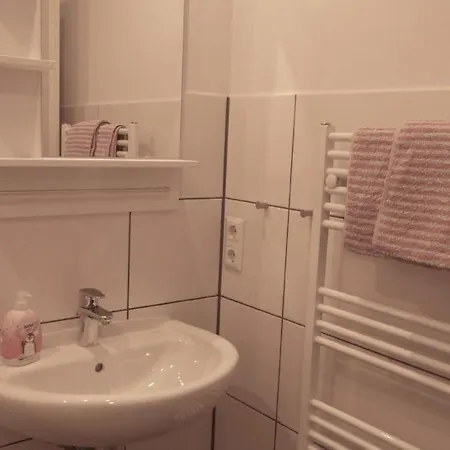 Grosszuegige Mit Privatgarten Im Nordseebad Carolinensiel Apartmán