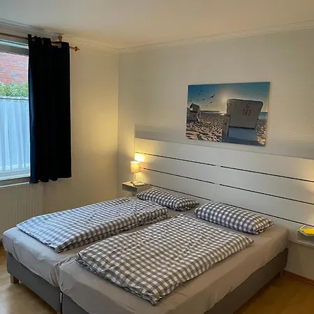 Grosszuegige Mit Privatgarten Im Nordseebad Carolinensiel *